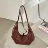 Bolso de mujer de alta gama, gran capacidad, nuevo estilo 2026, moderno, otoño/invierno, retro, diseño de nicho, bolso cruzado, para el trabajo, bolso tipo dumpling