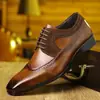 Sapatos Oxfords com Cadarço Brogue Polido de Fábrica Diferente Formais de Negócios Masculinos de Couro Tamanhos 39-48 Em Estoque Pedidos Pequenos Rápidos