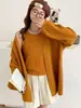 Elegante y suave conjunto de punto, nueva colección otoño/invierno 2026: conjunto de dos piezas para mujer con top halter de cuentas y cárdigan
