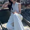 Atuendo Versátil de Moda de Verano 2026 Estilo Old Money Nuevo y Viejo: Conjunto de Top de Tirantes Blanco con Cuello en V Anudado y Pantalones