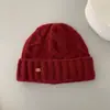 Gorro de punto estilo coreano con patrón texturizado, versátil y elegante, colección de invierno 2026, diseñado para mantener abrigadas a las mujeres, proteger sus orejas y hacer que sus rostros parezcan más pequeños