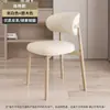 Silla de comedor de estilo nórdico de imitación de madera, moderna, sencilla, para el hogar, para internet, popular, para hoteles, restaurantes, ligera, de lujo, con respaldo suave y de hierro forjado.