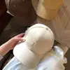 Boné de Baseball Bordado com Letra Bege para Mulheres, Estilo Coreano Versátil Protetor Solar Chapéu de Aba Curva Emagrecedor de Rosto Tendência