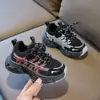 Zapatos de Padre de Suela Gruesa de Moda para Niñas 2026 Otoño Zapatos Deportivos Versátiles y Casuales Nuevos Zapatos de Malla Transpirable para Niños