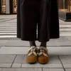 Sapatos Peludos de Camurça Retrô com Solado Grosso, Chinelos com Biqueira para Mulheres, Novos Sapatos de Algodão Birkenstock Quentes com Forro de Lã Inverno 2025