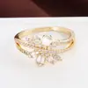 Anillo de Estilo Pastoral Fresco y Sencillo con Forma de Hoja Grande y Circonita Completa, Diseño de Línea de Nicho, Anillo Hueco de Cobre Puro de Moda para Mujer