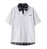 Camisa polo a cuadros retro americana con solapa para hombre, camiseta de retazos tipo dos piezas falsas de manga corta para verano, top casual estilo universitario