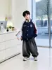 Jaqueta Masculina Estilo Primavera e Outono 2026 Novo Estilo para Crianças de Média e Idade Roupas de Primavera Jaqueta de Beisebol Casual Esportiva de Primavera para Crianças
