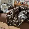 Juego de ropa de cama de cuatro piezas de alta gama, lujo ligero, estilo retro francés, con botones, incluye sábana y funda de edredón, adecuado para dormitorios, juego de ropa de cama de tres piezas