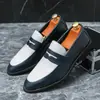 Comércio Exterior Tamanho Grande Primavera 2026 Sapatos de Couro Color-Blocking Preto e Branco Tamanho Grande Mocassins Slip-On Negócios Transfronteiriços Casuais Sapatos Masculinos