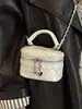Yue Zi 2026 Outono Inicial Nova Bolsa Transversal Estilosa Versátil Popular Bolsa Caixa Design de Corrente Mini Pequena Bolsa
