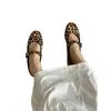 Versión de piel de oveja 2026 nuevos mocasines Mary Jane vintage de punta redonda con estampado de leopardo y correa de hebilla, zapatos planos, zapatos de abuela