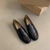 Sapatos femininos de couro britânico de tamanho pequeno, modelo retrô coreano para o outono de 2025, com bico redondo, estilo mocassim, perfeitos para estudantes.
