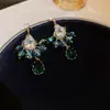 Pendientes de Plata con Aguja de Plata y Diamante Verde Estilo Corte Francés Exquisitos de Moda de Gama Alta de Botón Personalidad Modernos Versátiles