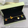 Pulseira Fina de Flor em V com Trevo de Quatro Folhas Banhada a Ouro com Cinco Flores, Espessamente Banhada a Ouro 18K, Trevo de Quatro Folhas Natural de Madrepérola Branca Pulseira da Sorte
