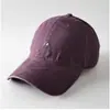 Boné Baseball Macio com Bordado de Letras Pequenas Simples e Versátil para Homens e Mulheres, Estilo Casal, Boné de Sol Casual Tendência de Nicho