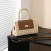 Bolso de paja estilo nuevo 2026, moderno y a la moda, bolso cuadrado pequeño con diseño de empalme, bolso de playa estilo vacación en la playa, bolso para teléfono