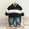 Conjunto Estiloso de Camisa Polo para Meninos Primavera e Outono, Novo Conjunto Casual Tendência de Moletom Duas Peças para Bebês e Crianças Pequenas