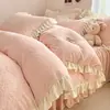 Juego de cama estilo princesa de encaje para otoño e invierno, con un juego de cama de cuatro piezas con una funda de edredón de felpa de doble cara y una sábana bajera de forro polar de coral