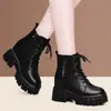 Botas Martin de couro macio transfronteiriças para comércio exterior para mulheres, forradas com fleece, para outono e inverno, botas curtas com solas grossas e aumento interno de altura, botas estilo britânico