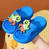 Zuecos infantiles con sensación de pisar caca, para niños, verano, nuevos, de EVA, suela gruesa para exteriores, antideslizantes, para niños medianos y grandes, sandalias de doble uso, para niñas