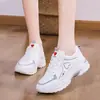 Zapatos de Malla Cálida Color Arce para Papá 2026 Nuevas Zapatillas Blancas para Mujer Transpirables Estudiante Versátil Ligeros Zapatos Deportivos
