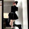 Falda Negra Corta Ajustada con Cuello Medio Alto de Otoño e Invierno con un Vestido Elegante de Estilo Princesa con Mangas Abullonadas para Mujer