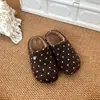 Chinelos de Algodão Artísticos com Bolinhas Estilo Retrô para Mulheres 2026 Outono/Inverno Novo Estilo Coreano Preguiçoso Meio Chinelo Peludo Versátil para Exterior
