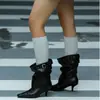 Botas curtas vintage de bico fino feitas à mão por Jiang Zhenyu para mulheres, novas botas de salto agulha marrons de nicho para outono/inverno de 2026
