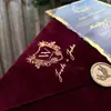 Envelope Vermelho Veludo Personalizado com Tamanho de Logo e Estampagem Dourada em Acrílico, Universal para Convites de Casamento, Bênçãos de Feriado e Cartões de Cumprimentos