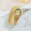 Bestseller internacional JUSMI pulseira relógio feminina de luxo, liga metálica com diamantes entrelaçados relógio de pulso aberto a quartzo