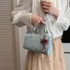 Bolsas de mujer de nicho de lujo ligero 2026 nuevo súper popular bolso tote de mezclilla bolso Boston tipo almohada bolso de hombro cruzado