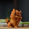 Adornos de Talla en Madera de Tuya Pieza de Mango Bestia Rui Kirin Gusano de Té Hogar Portátil para Hombre Artesanías de Animales del Zodiaco Cultural