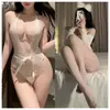 Lencería Seductiva con Escote Profundo en V, Encaje y Diseño de Cuello Halter que Realza Bustos Pequeños, Presentando un Estilo de Cuello Halter Sexy y Provocativo