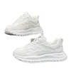 Dropshipping internacional de sapatos masculinos: Novos tênis brancos respiráveis de malha para o verão, atléticos e casuais, 2026, incluindo o estilo "Forrest Gump" e dad shoes, atacado