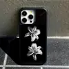 Capa para Celular Dark Ins Niche Lily Apple PM iPhone16 Capa Protetora de Casca Dura de Vidro Venda por Atacado