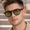 Óculos de Sol Europeus e Americanos com Armação Redonda para Mulheres, Novos Óculos de Sol Retrô Estilo Ins Moda de Rua, Óculos Personalizados Tendência com Tachas para Homens