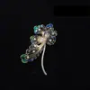 Broche de Plata de Ley Esmaltado Guofeng Elegante Elegante Flor Xiangyun Pin Retro Corte Micro Diamante Abrigo Traje Combinación