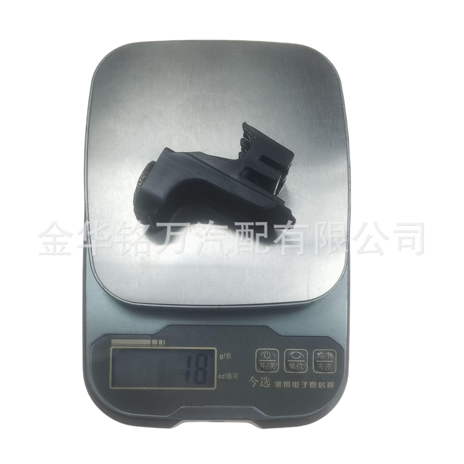 14、吉普大切诺基后杠支架L 68219829AA (2).
