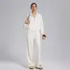 Conjunto de roupas esportivas casuais de alta qualidade para mulheres, com lavagem à areia e camada de ar, apresentando calças largas de corte solto e um conjunto de yoga de duas peças.