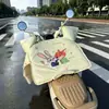 Capa de para-brisa para scooter elétrica de alta qualidade e estilosa, forrada com fleece e espessa para o inverno, à prova d'água e à prova de vento, adequada para bicicletas elétricas e motocicletas, com um design fofo