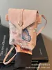 Bolsa de Lona Bordada para Mulheres Verão 2025 Nova Moda Design de Nicho Bolsa Transversal Versão Coreana Estilo Quente de Celebridade da Internet Bolsa para Celular