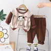 Nuevo Conjunto de Dos Piezas de Moda Casual para Niños, Pantalones Largos de Manga Larga con Cuello Redondo, Bloques de Color Primaverales y Otoñales, Cabeza de Panda Tridimensional, Venta al por Mayor