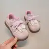 Sapatos Femininos 2026 Primavera e Verão Novo Estilo Sapatos Esportivos Respiráveis de Malha para Meninas Tênis Baixos Antiderrapantes com Solado Macio para Crianças