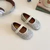 Zapatos casuales de suela blanda para niños 2025 Verano Nuevo estilo Zapatos para caminar para niños pequeños Zapatos de moda de princesa con diamantes de imitación para niñas Zapatos de cuero