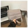 Atacado diário casual simples pequena bolsa quadrada coreana leve personalidade bolsa de ombro mensageiro design popular bolsa para mulheres