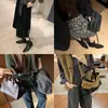Opciones de dos alturas del mismo estilo de Mom Uva: botines cortos de mujer de punta cuadrada con cremallera trasera, ajustados, de altura interna 5 cm, hasta la mitad de la pantorrilla