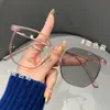 Gafas para Miopía que Cambian de Color, Montura Cuadrada Polygonal Ultraligera Gris Té Mate, Gafas de Alto Rendimiento que Cambian de Color con Filtro Azul para Mujeres con Rostros Redondos