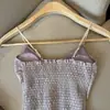 Camisola de estilo veraniego con copas en el pecho, encaje de malla de lunares, cuello en V, corte ajustado, favorecedora, adecuada para usar como capa exterior
