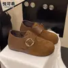 Versão em couro de boi com sola grossa, que aumenta a altura, forrada com fleece, sapatos Birkenstock para mulheres, novidade Outono/Inverno 2026, sapatos casuais versáteis, mocassins slip-on